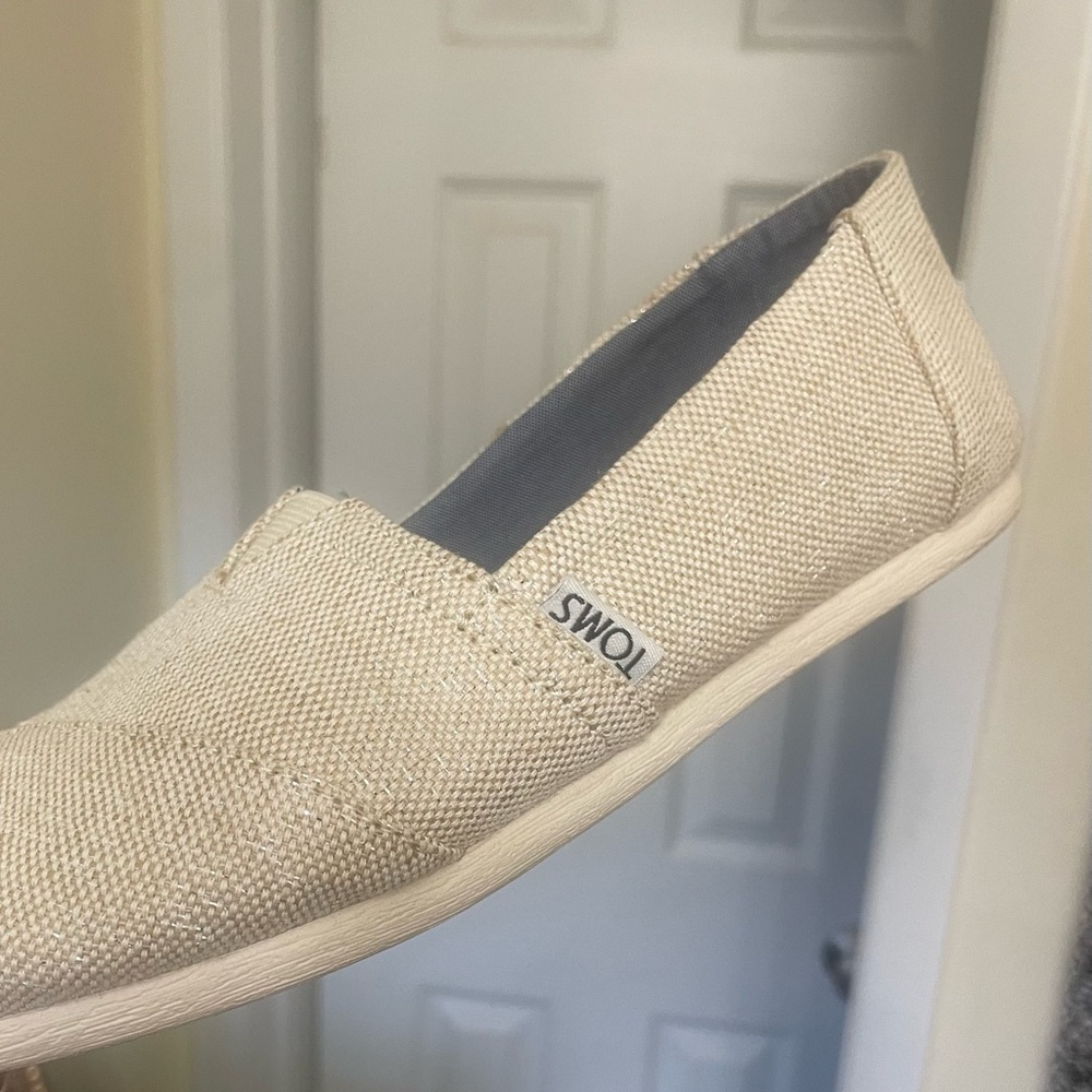 Toms off-white/ivory/pearl with shimmer slip-on classic flats size 5.5